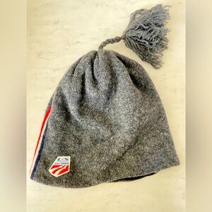 Tommy Hilfiger US SKI TEAM wool ski beanie. Maybe wore once. Excellent shape.